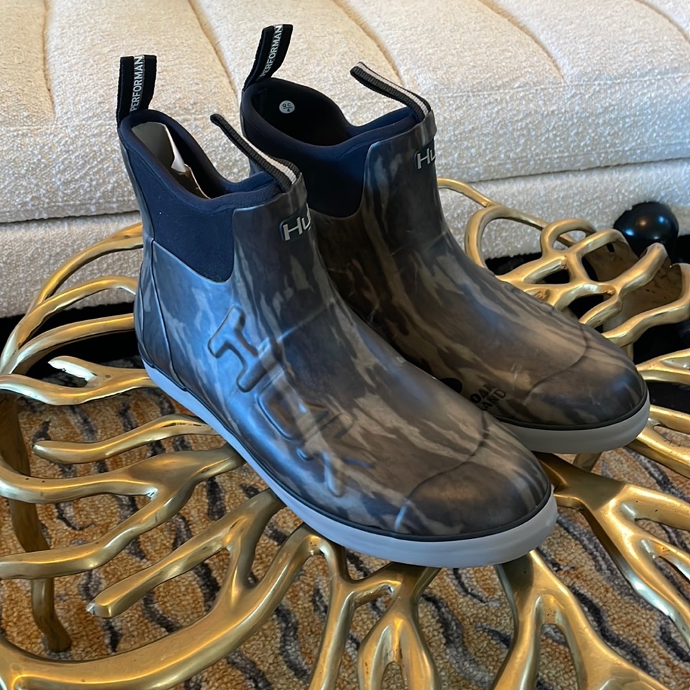 Huk Rogue Wave Boots - Mossy Oak - Dark Stripe Camo - Size 10 - NWOT